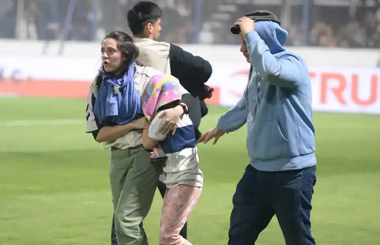 "No había para dónde escapar y los chicos estaban desesperados", el dramático relato de un hincha de Gimnasia