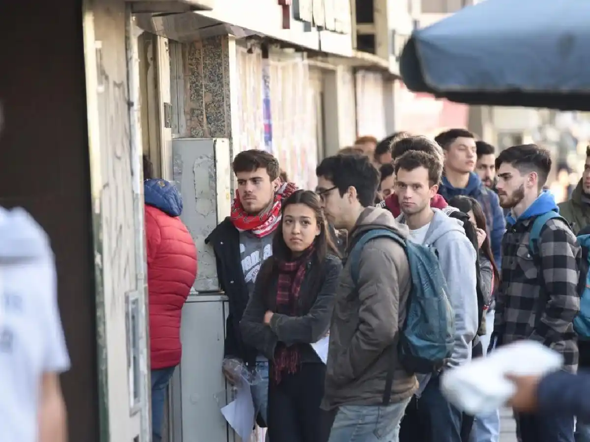 El desempleo alcanzó los dos dígitos a 10,1% y llegó al nivel más alto en la era Macri