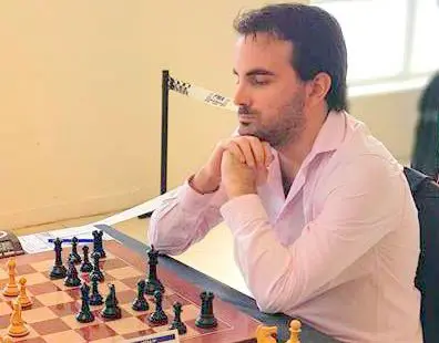 Tristán suma en Uruguay