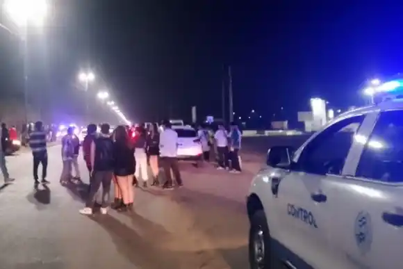Desbarataron una fiesta clandestina en zona oeste: había más de 1.200 menores y vendían bebidas alcohólicas