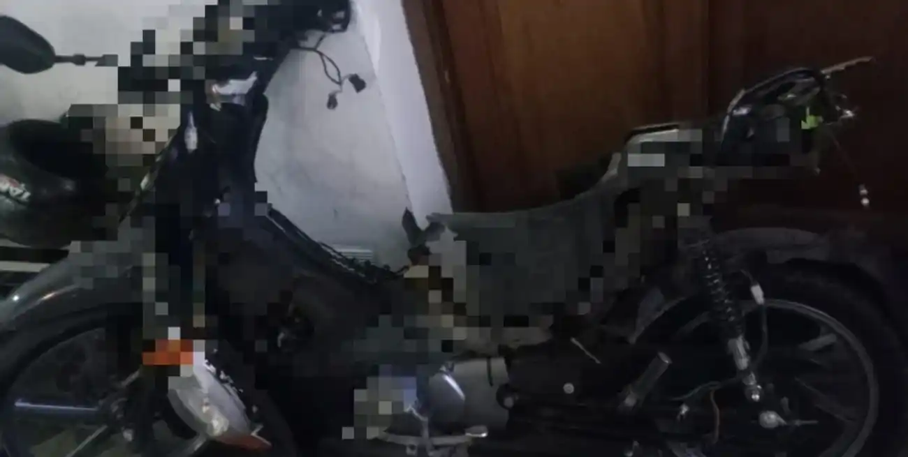 Robó una moto y chocó mientras escapaba: terminó detenido