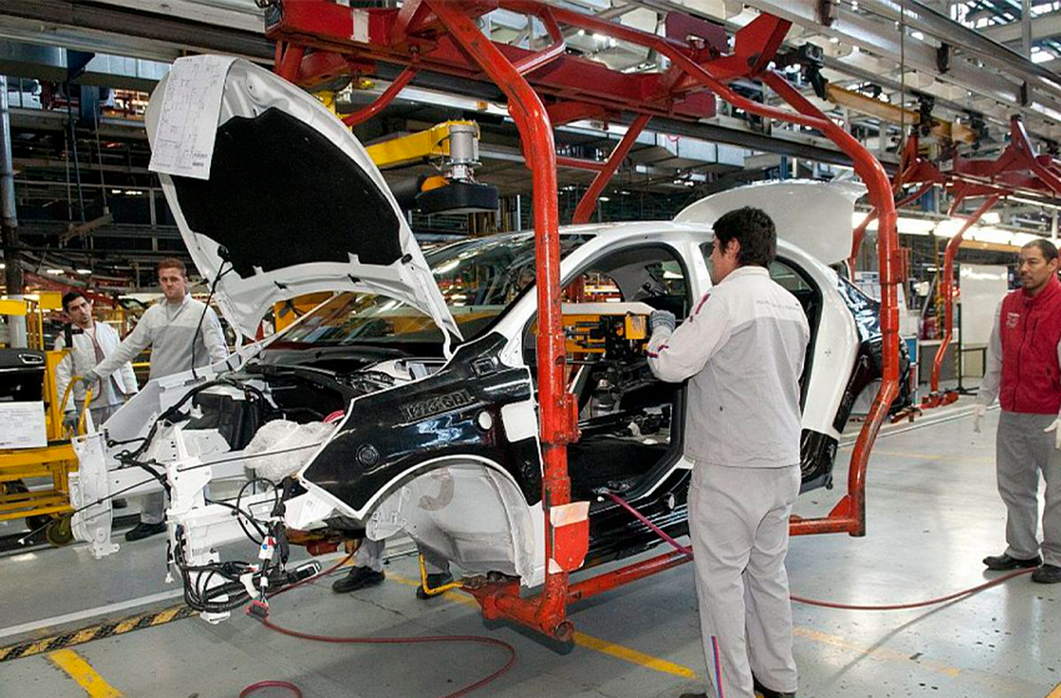 La producción automotriz aumentó en agosto 16,2% respecto a julio