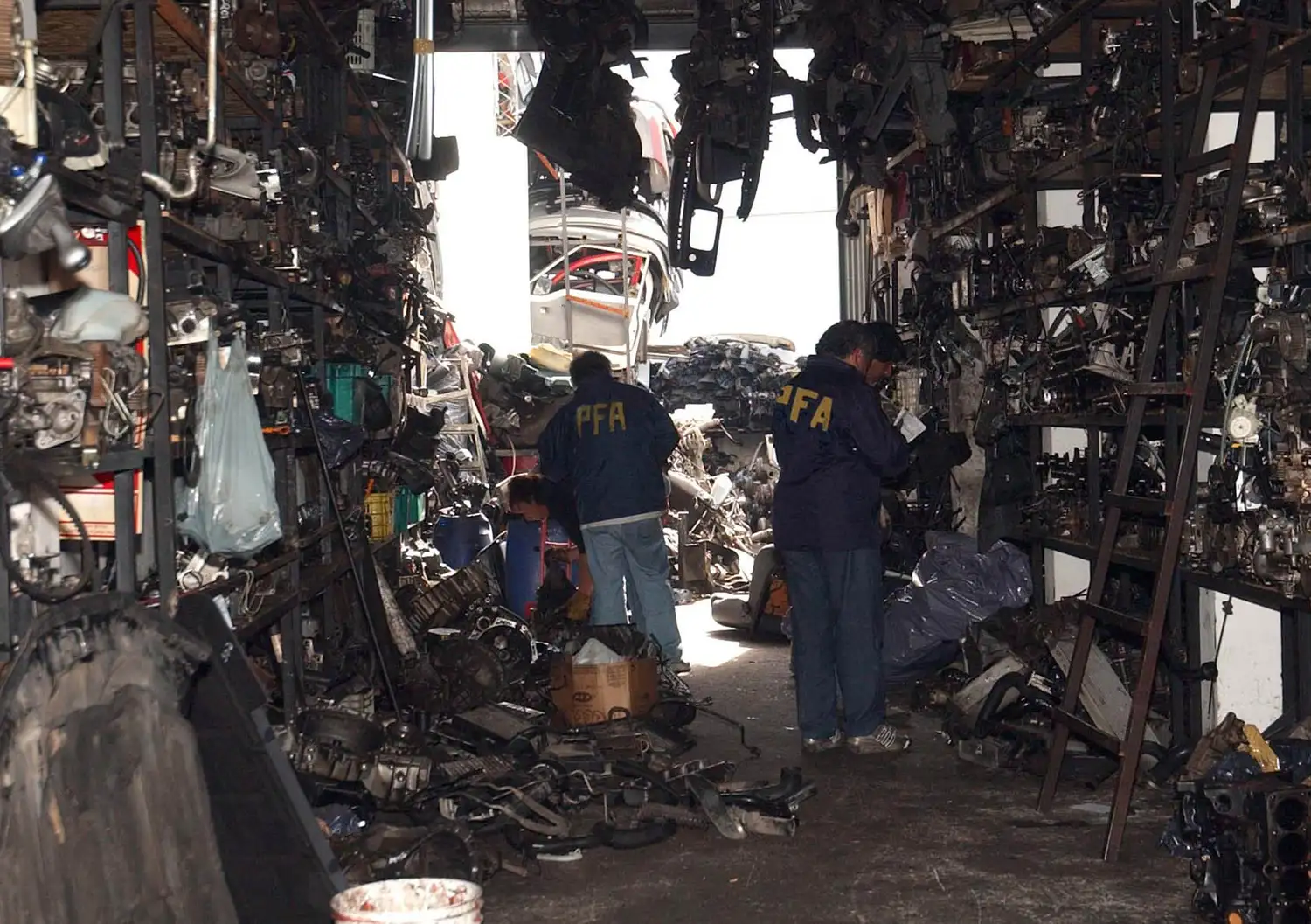 Venta ilegal de autopartes: compactarán y venderán los bienes hallados en Recreo y Santa Fe