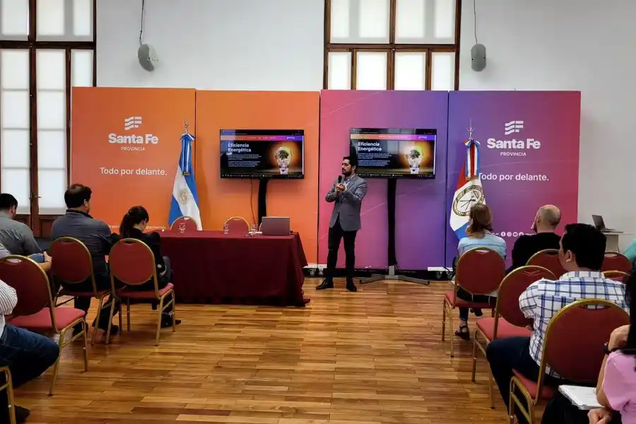 Provincia organizó una jornada de innovación y energías renovables para cooperativas