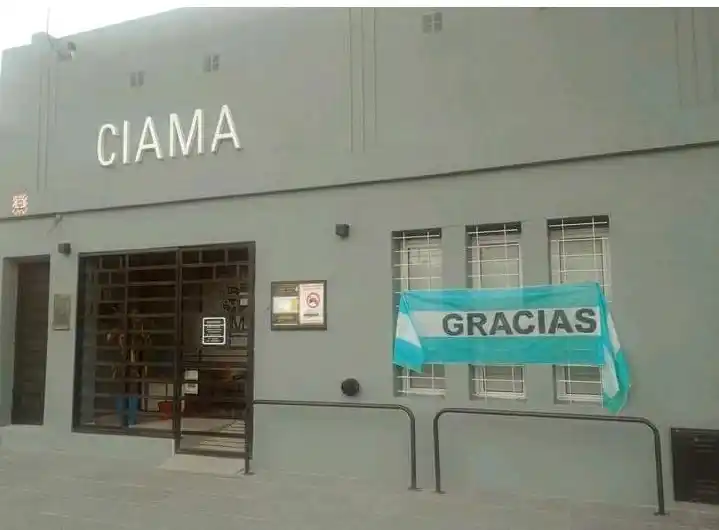 Agradecieron con banderas argentinas