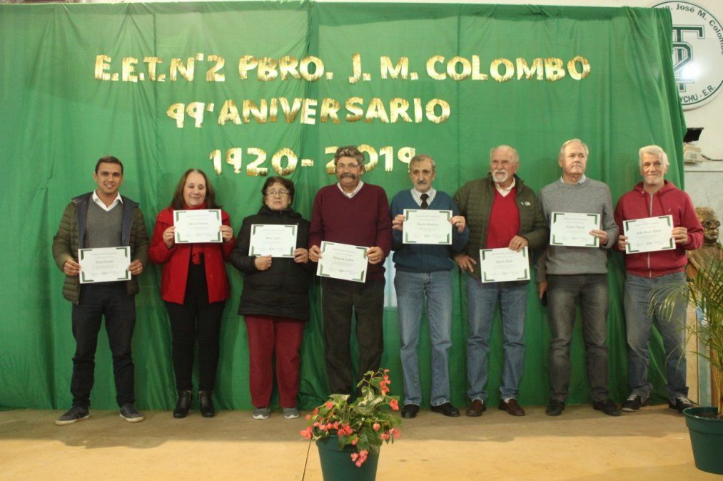 Reconocimiento. Ex profesores, ex alumnos y ordenanzas fueron distinguidos por su paso por la institución