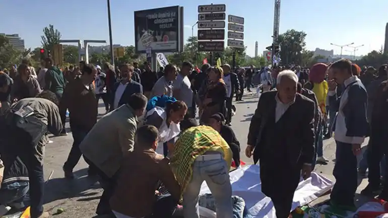 Terror en Turquía: al menos 86 muertos en un doble atentado en una marcha por la paz