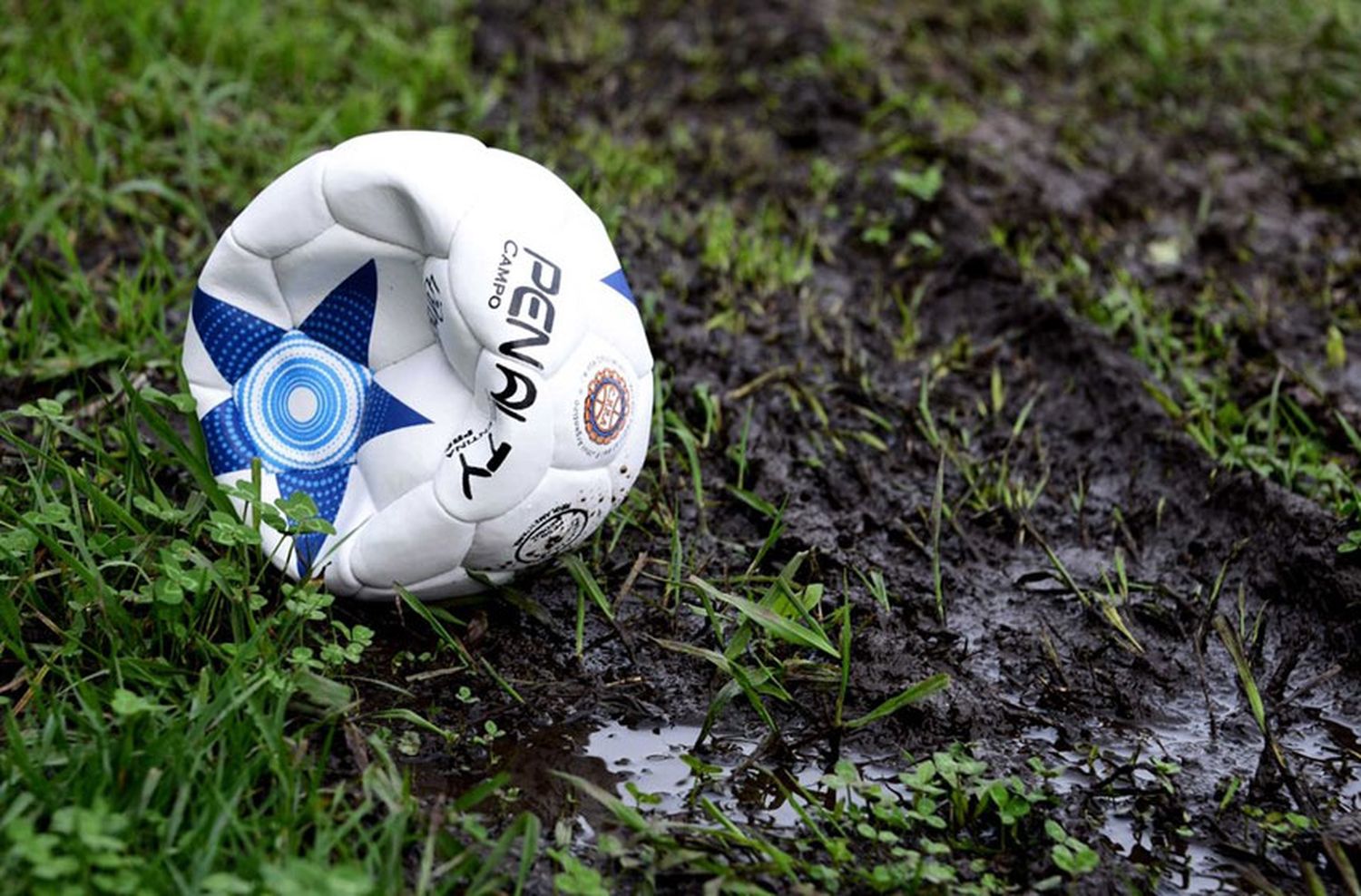 Fútbol local suspendido por el mal estado de las canchas