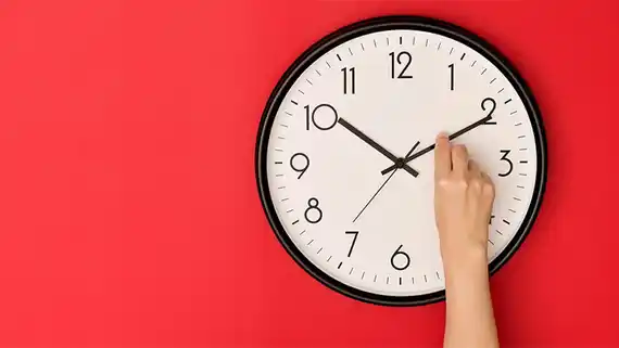 Julio Cobos presentó un proyecto para cambiar el huso horario