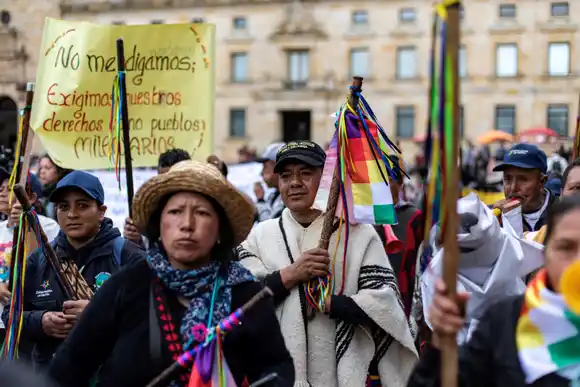 PROTESTAS, TRANCAS Y CHOQUE entre policía e indígenas en Bogotá (+Video)