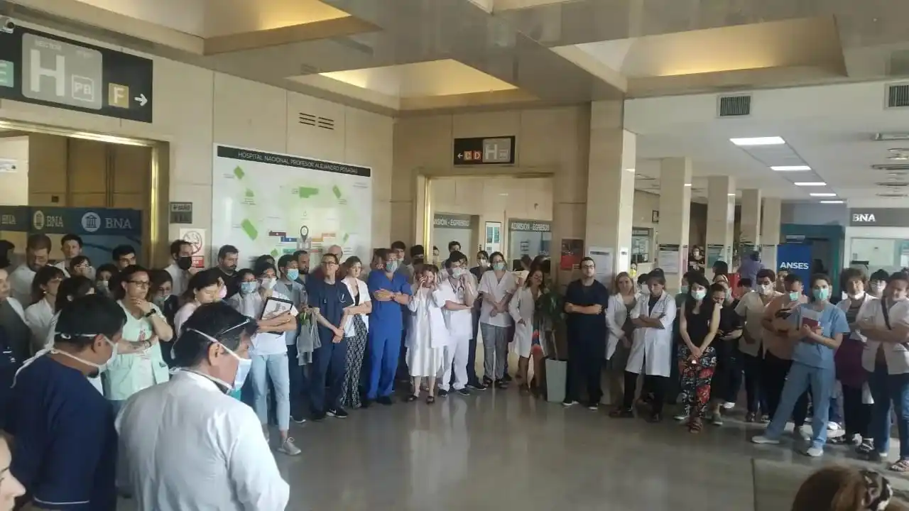El Hospital Posadas se suma al paro para reclamar por sueldos adeudados