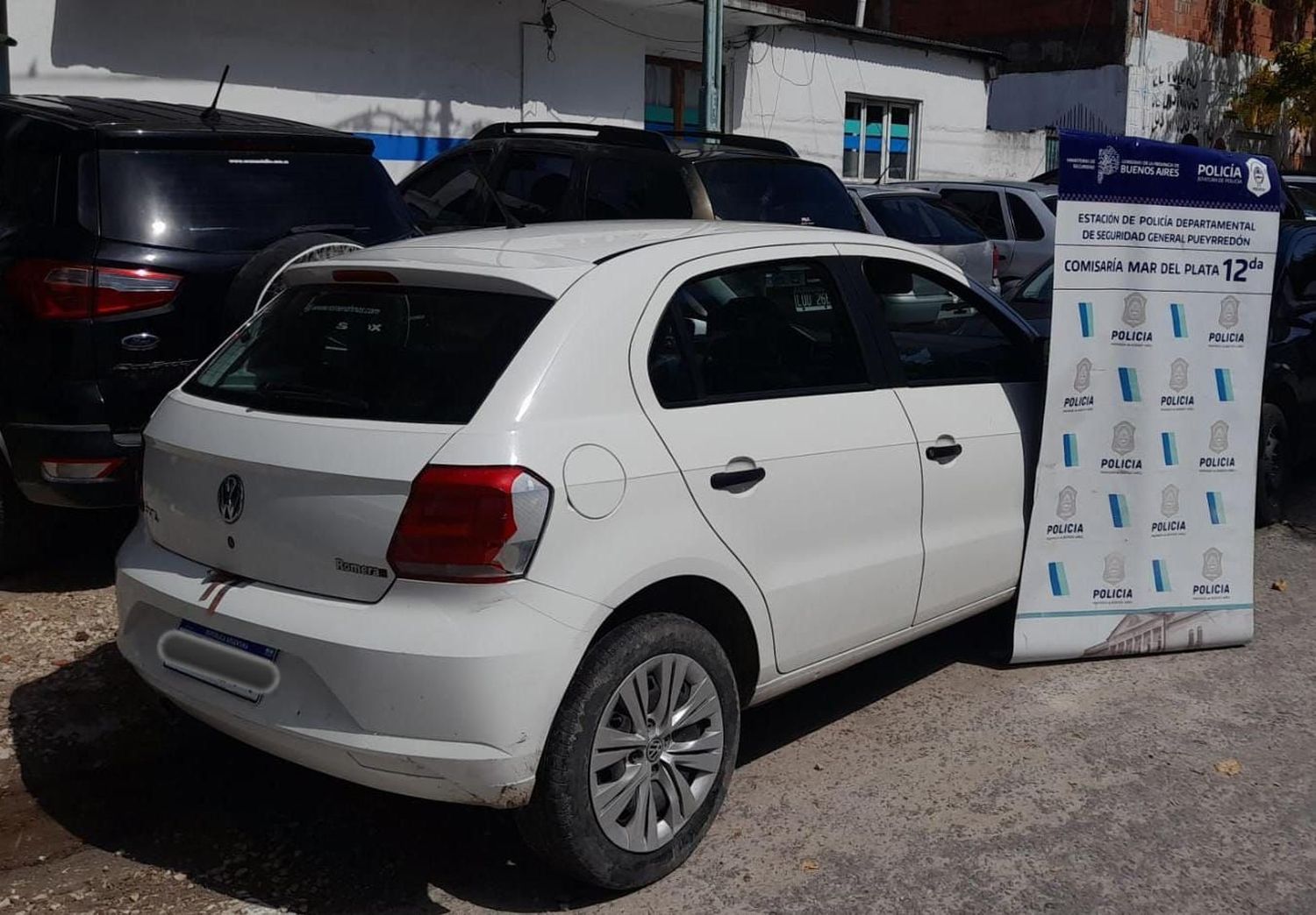 Robó el auto de un chofer de Cabify y al ser detenido, otro quiso sustraer elementos frente a la Policía