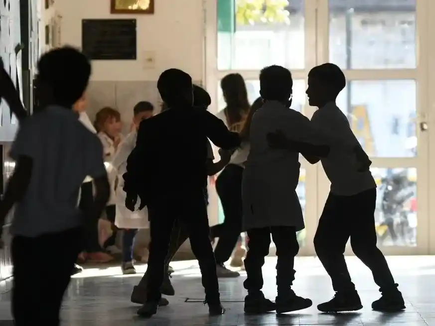 La decisión se da en un contexto marcado por el aumento de las preocupaciones vinculadas a la salud mental de los niños y adolescentes, la convivencia escolar y las problemáticas sociales que atraviesan las aulas.