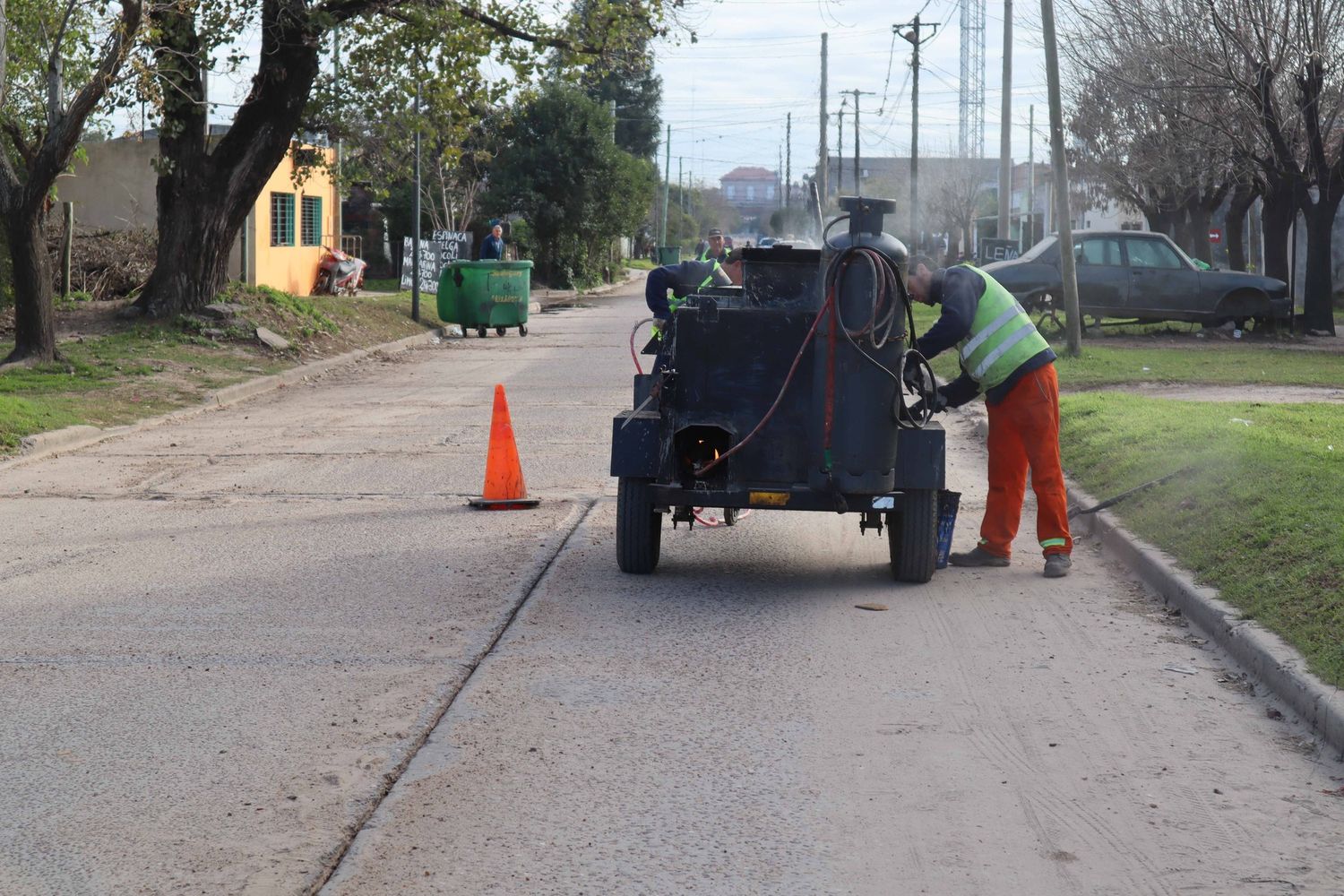 Trabajos de tomado de juntas en calle Quintana