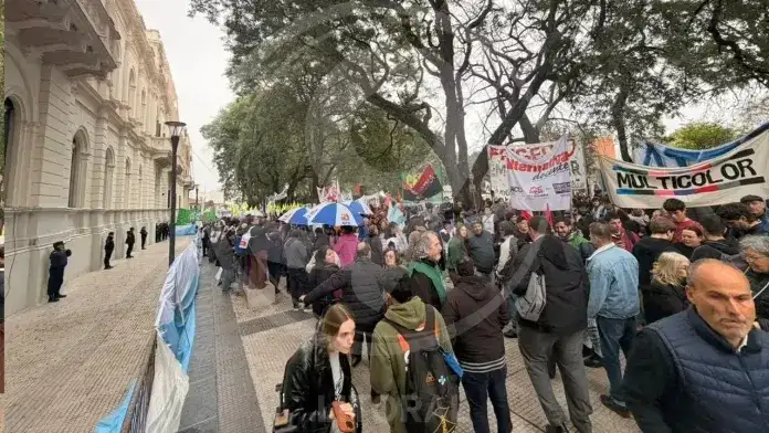 En vivo: Diputados vota la Reforma Previsional con protestas afuera de Casa de Gobierno