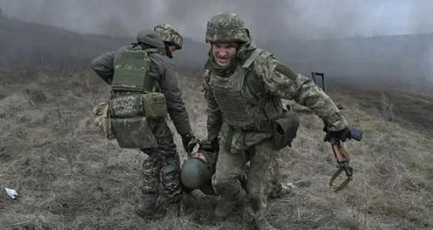 La situación en el frente se le complica a las fuerzas ucranianas si no les llegan las armas y las municiones a tiempo.