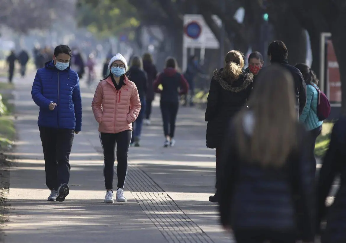 Confirmaron 54 muertos y 3.367 infectados en un día