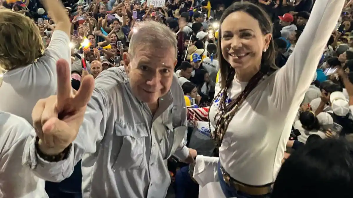 María Corina y Edmundo cerraron campaña pidiendo el voto por el regreso de la patria y el retorno de venezolanos