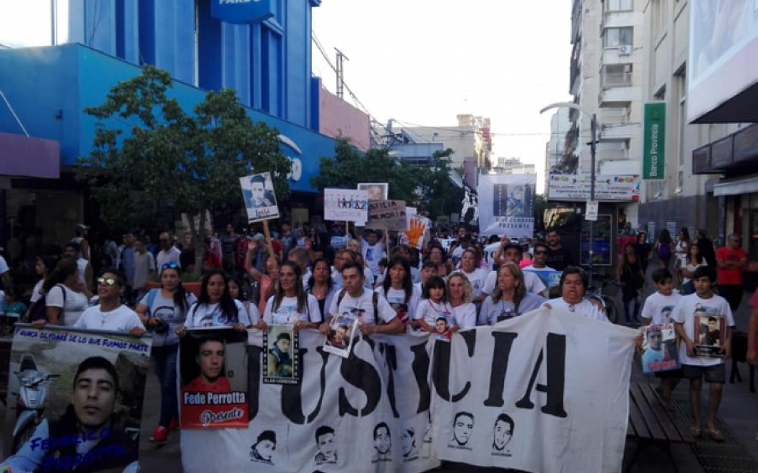 Comienza el juicio a 6 policías por la muerte de 7 presos en una comisaría de Pergamino
