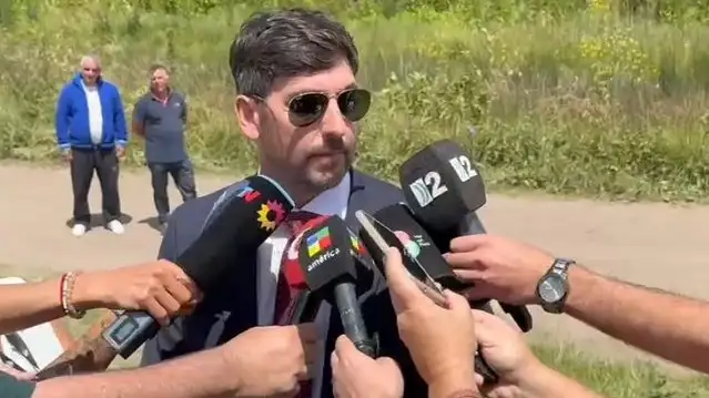 Personal de la policía científica trabaja junto al fiscal Vera Tapia para descubrir cómo se produjo el siniestro.
