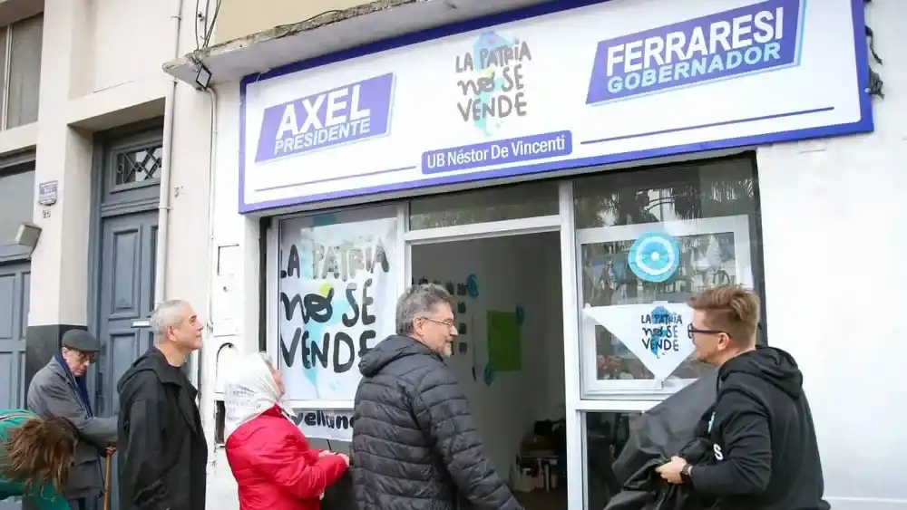 Jorge Ferraresi inaugura una Unidad Básica.