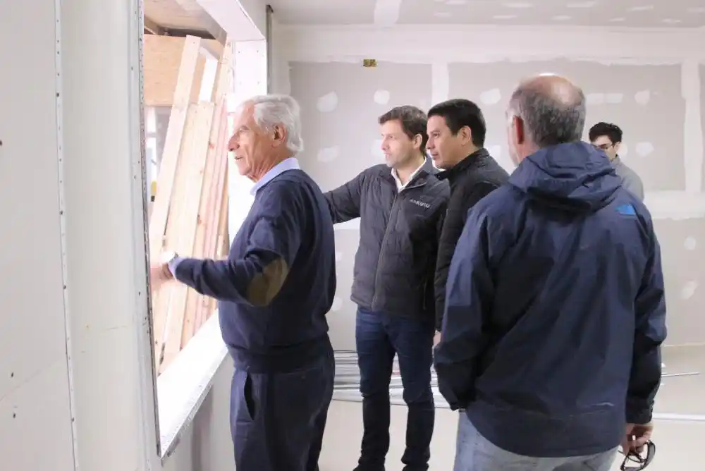 La Costa: Juan Pablo De Jesús recorrió la obra de ampliación del Hospital de Mar de Ajó