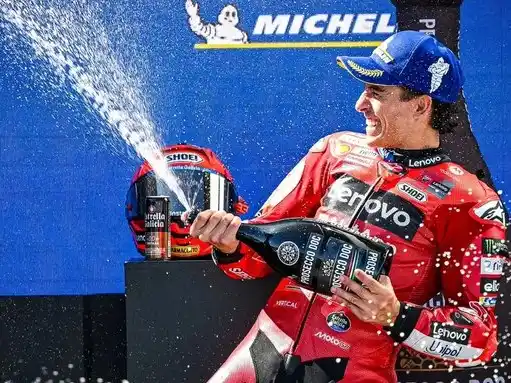 Márquez celebró un nuevo triunfo en Hungría con al Ducati.