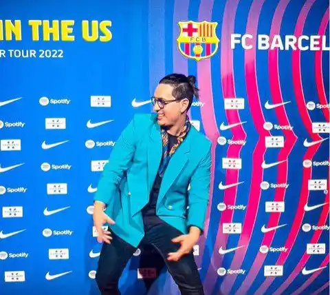 ¡QUÉ PENA CON LA VISITA! El pantalón casi deja en la calle a Víctor Drija