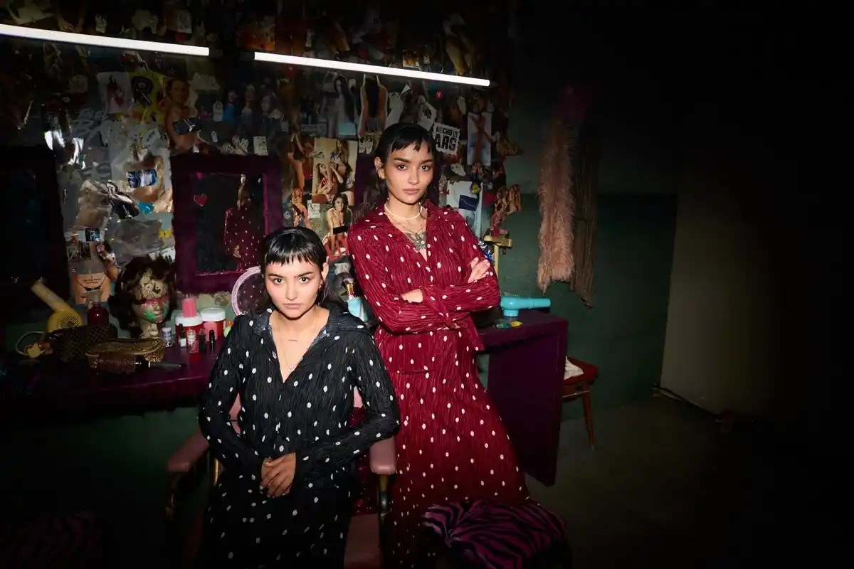 Las gemelas de Santa Clara de Saguier aparecen en los ocho capítulos.