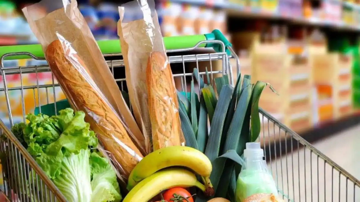 Cesta alimentaria para cuatro personas alcanzó los 271 dólares en diciembre, según ANSA