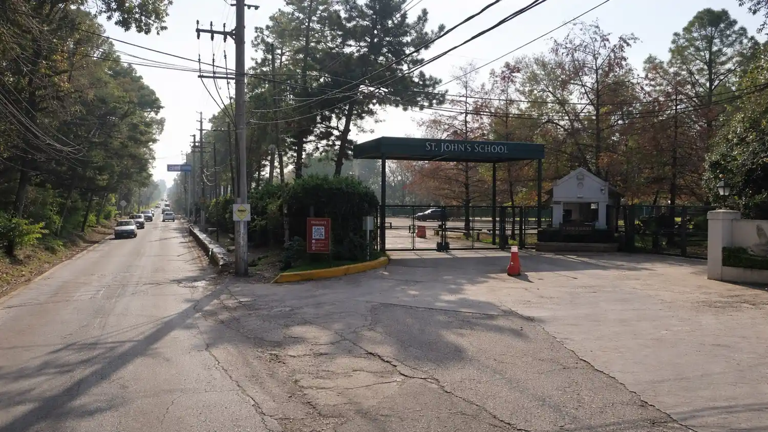 El colegio está ubicado en la calle Chacabuco de Pilar.