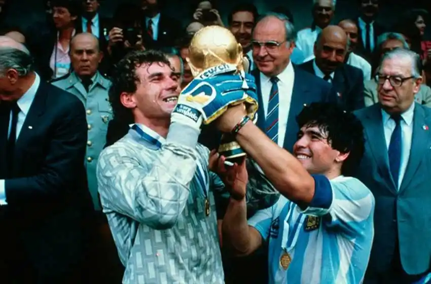 Nery Pumpido dio su veredicto: «Me inclinaría por el Patón Guzmán»