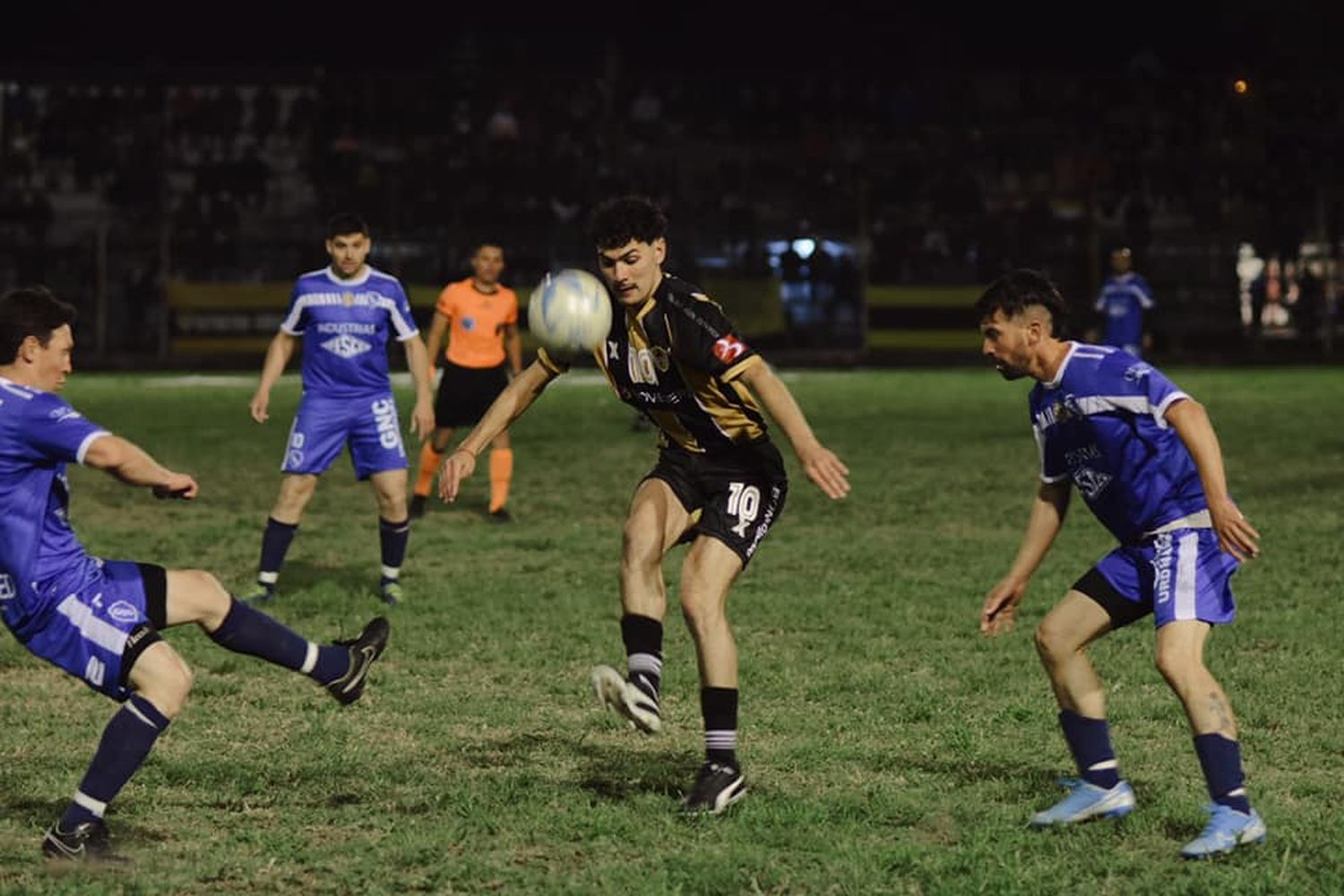 Deportivo Urdinarrain recibió con una goleada a Deportivo Gurises