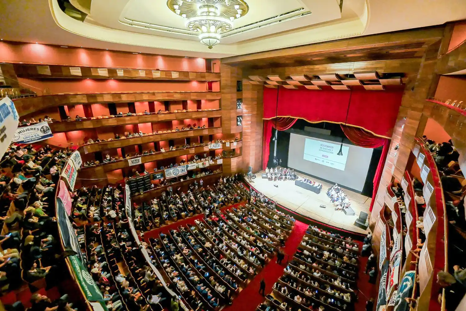 Congreso. Se desarrolló en el Teatro Argentino