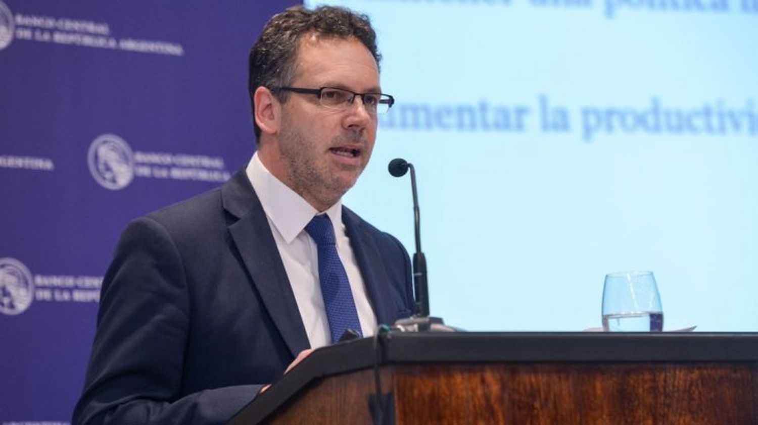 Súper cepo: ahora limitan el uso de tarjetas en el exterior y la extracción de adelantos