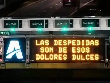 Entre los mensajes que pudieron verse figuraron expresiones profundamente vinculadas a la obra del músico.