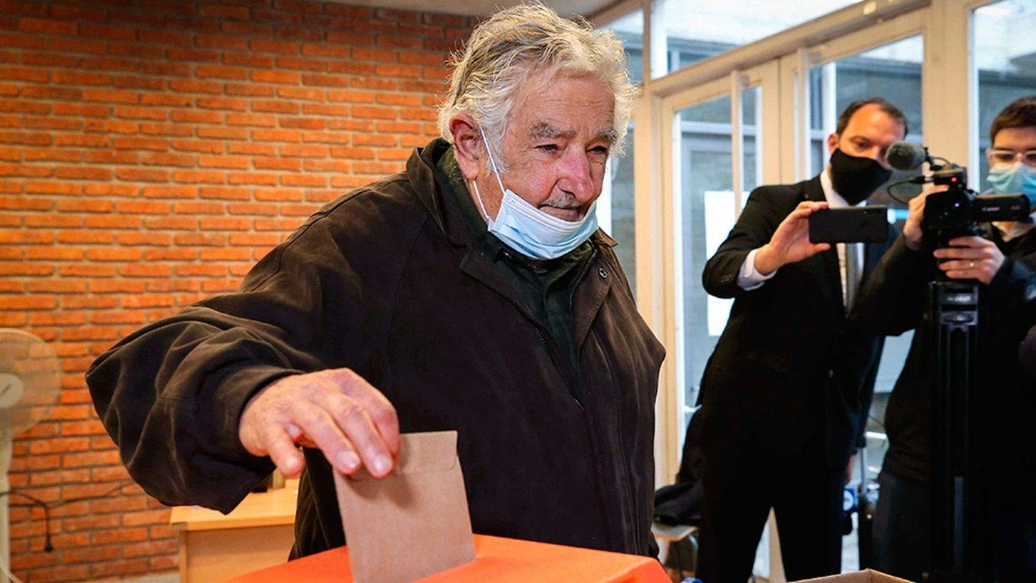 Mujica anticipó su retiro de la política