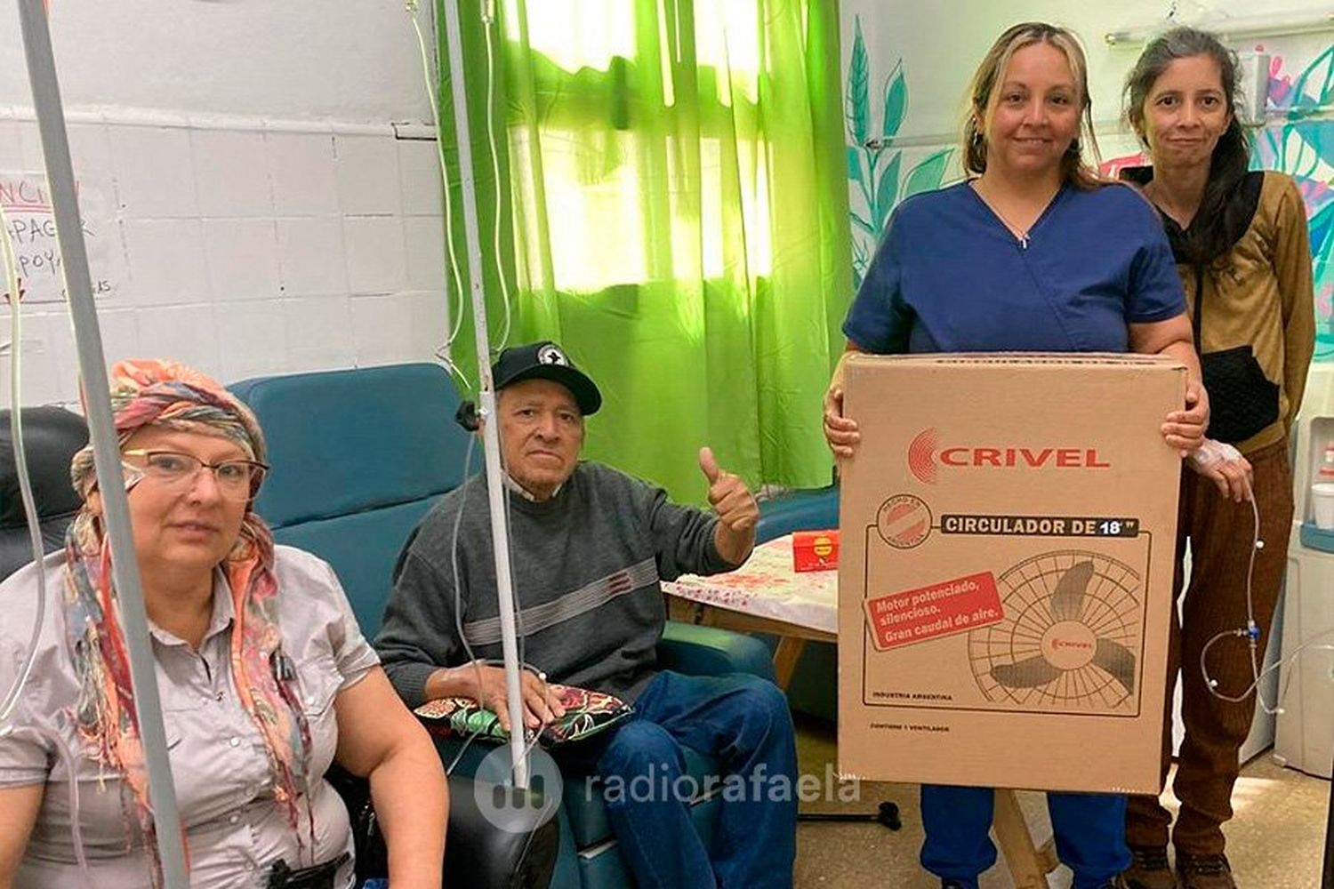 Entrega de un ventiladoor a la sala de quimioterapia del Hospital