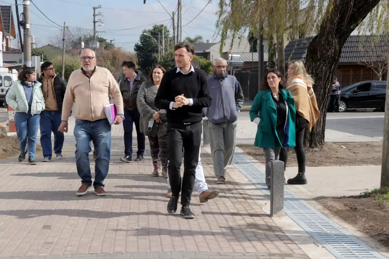 Plan de pavimentación en Morón: Ghi recorrió la recuperación de 2.300 metros de pavimento