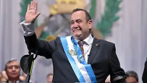 PRESIDENTE DE GUATEMALA sufre atentado y sale ileso: le dispararon a su comitiva y hay varios heridos