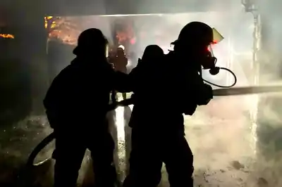 Voraz incendio en Rafaela: una vivienda se prendió fuego y una familia sufrió perdidas materiales totales