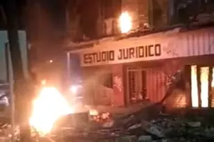 Explosión en Tres de Febrero: el dueño de la casa destruida apuntó contra el municipio