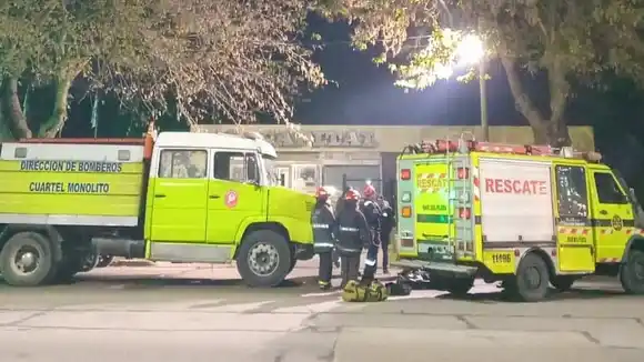 Rescataron a un hombre que intentaba quitarse la vida en una antena de 50 metros