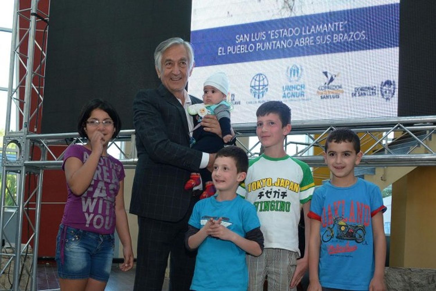 Alberto Rodríguez Saá compartió apertura de la muestra "RefugiArte" para concientizar sobre los refugiados
