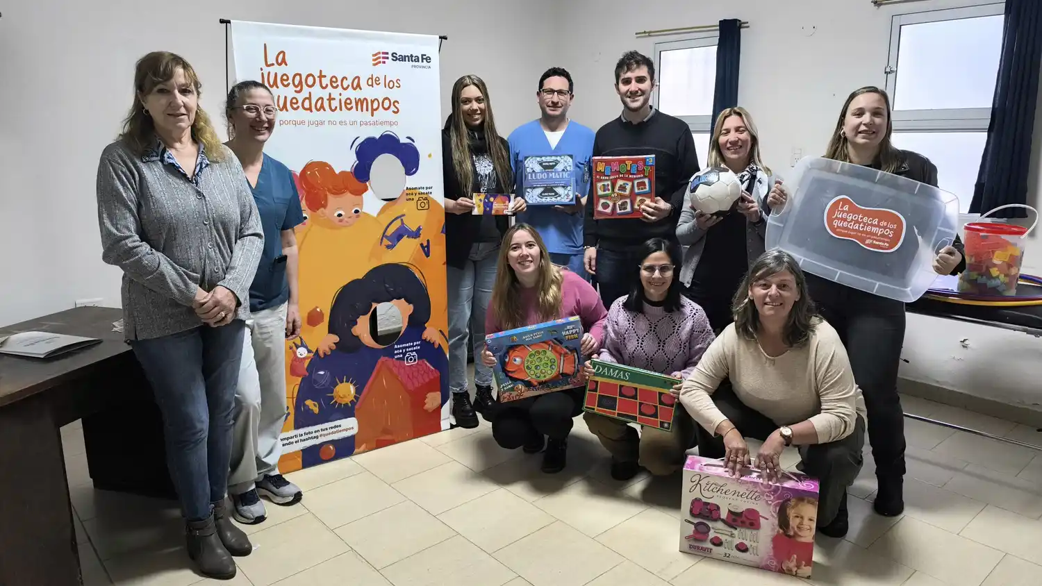 Autoridades comunales y del efector público en la recepción de la Juegoteca.