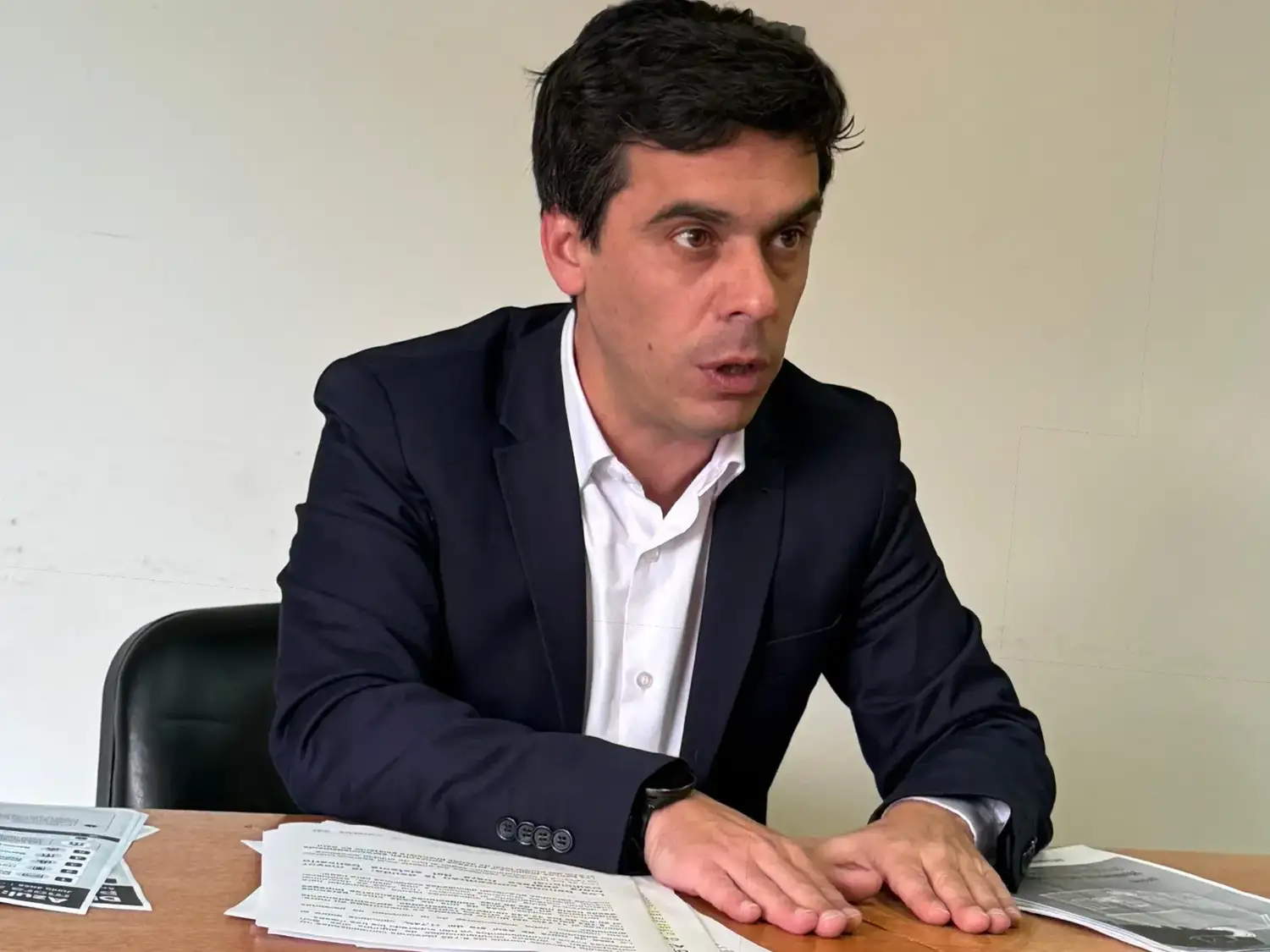 El concejal azuleño Agustín Puyou dialogó con El Eco sobre el caso de la familia trasladada a Tandil.