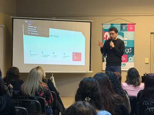 La Escuela de Género debatió el impacto de la Inteligencia Artificial