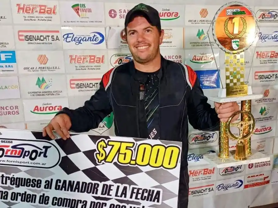 Emiliano Torassa recibió el premio de ForniSport. Foto: PRENSA AML