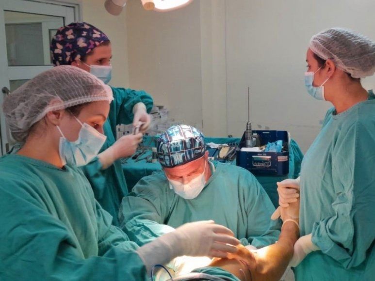 Primera cirugía plástica de ligamentos de rodilla con donación de tejidos