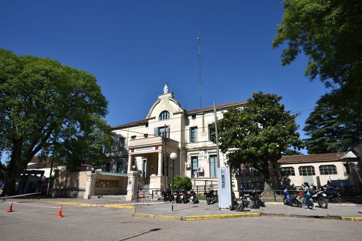 Hospital Centenario: Servicios básicos y guardias de atención